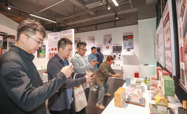 工業(yè)<a href=http://dekaron.com.cn/ target=_blank class=infotextkey>設(shè)計(jì)</a>創(chuàng)新大賽獲獎(jiǎng)公布02.jpg